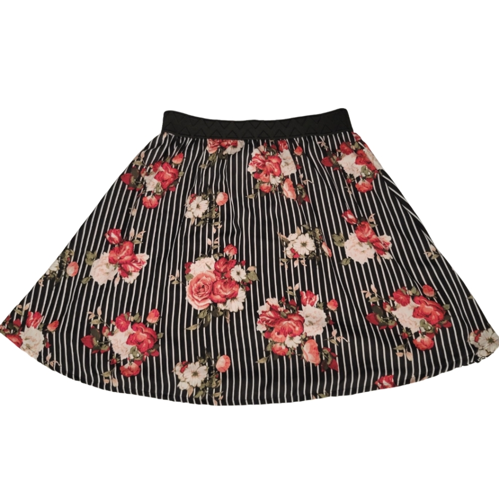 LuLaRoe Skirt - Black and White with Floral Print - Size Large